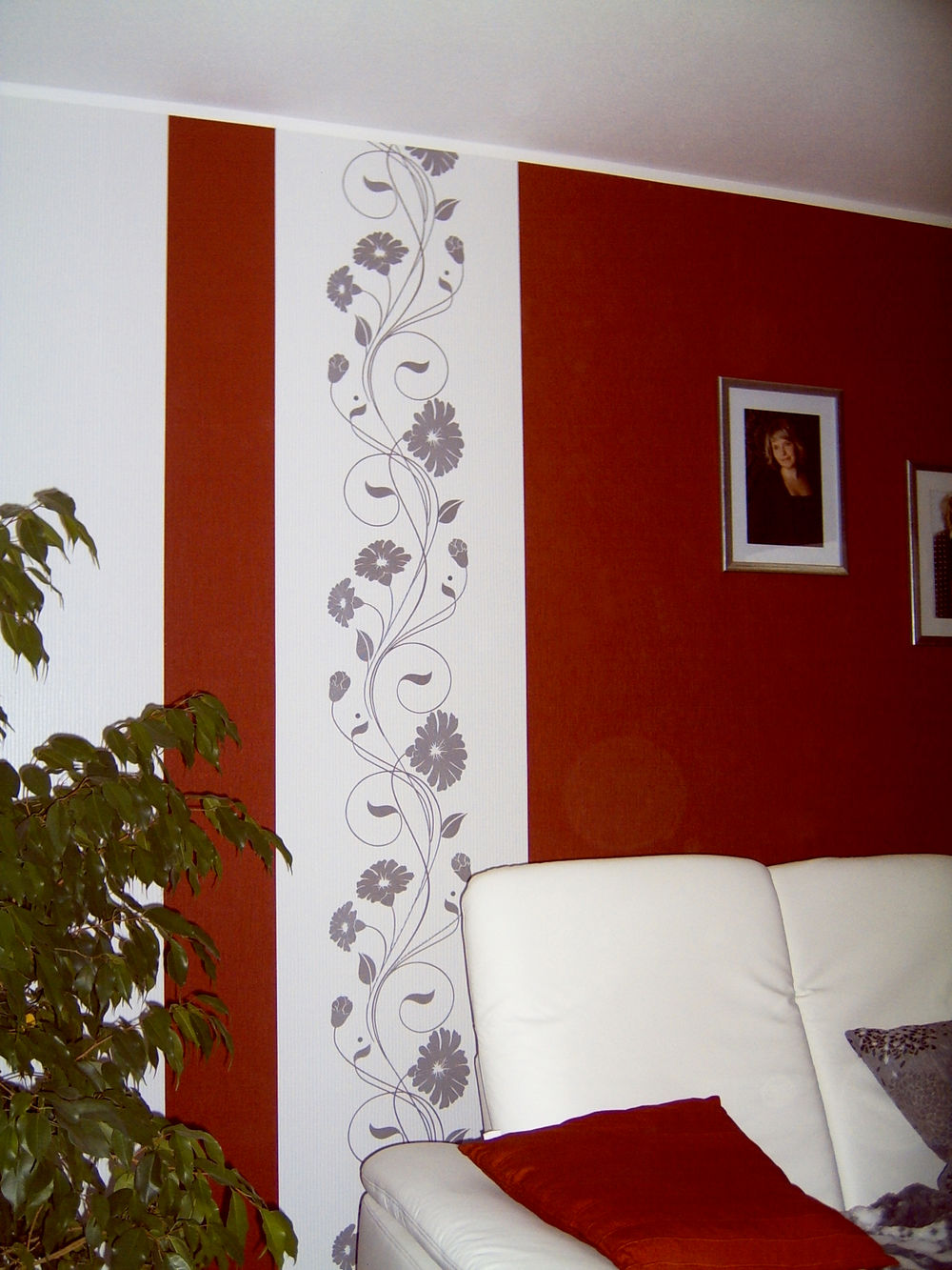 Wohnzimmer in warmen Tönen